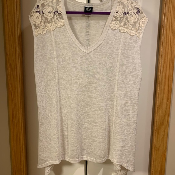 NWOT Plus size Bobeau cap sleeve top - lace detail - Picture 1 of 5